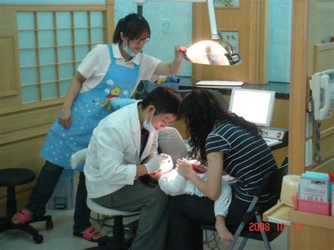童 齡 牙醫
